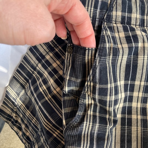 LL Cool J men’s plaid cargo shorts. Waist size 38. - Picture 4 of 8